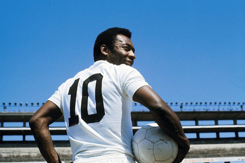 Pele được Fan bóng đá biết tới với phong cách chơi bóng tài ba và có kỹ thuật đi bóng tốt.
